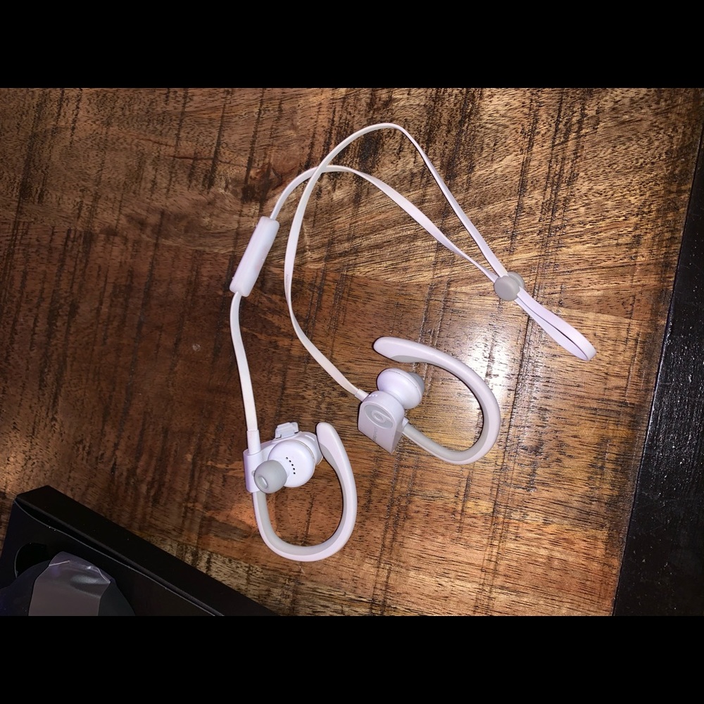 Wireless Beats w/ charger & adjustable ear pieces - Picture 4 of 4